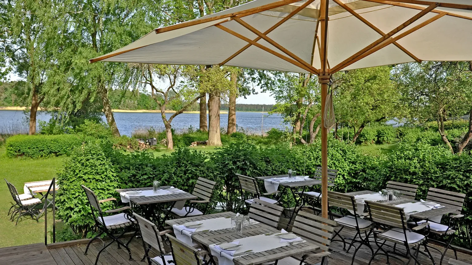 seehotel_am_neuklostersee_-_restaurant_terrasse_-_foto_cyrus (4)