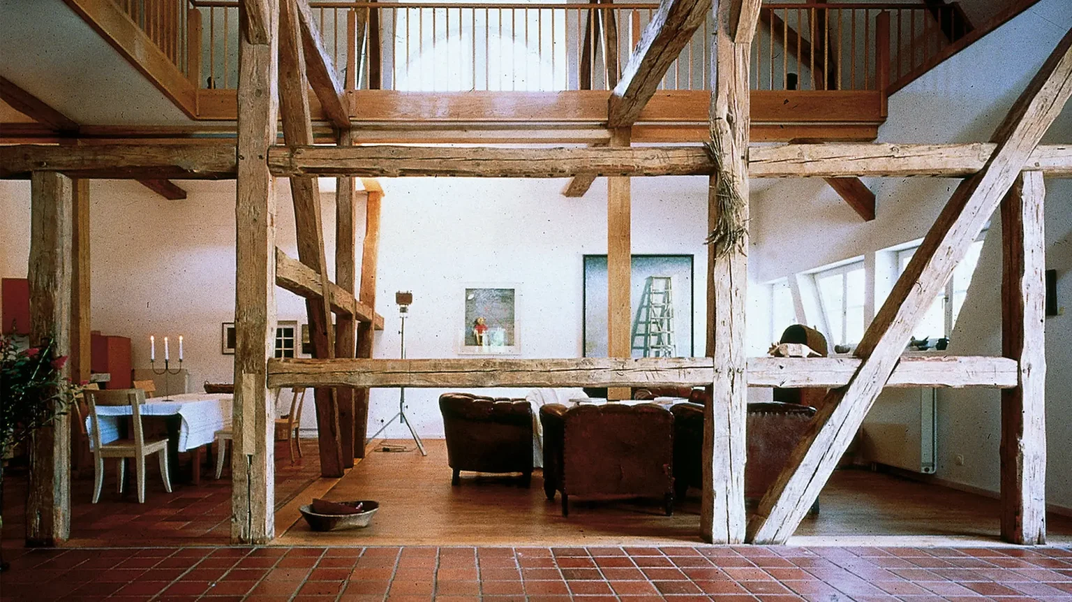 seehotel_am_neuklostersee_-_kunstscheune_innen_sitzgruppe_-_ (1)